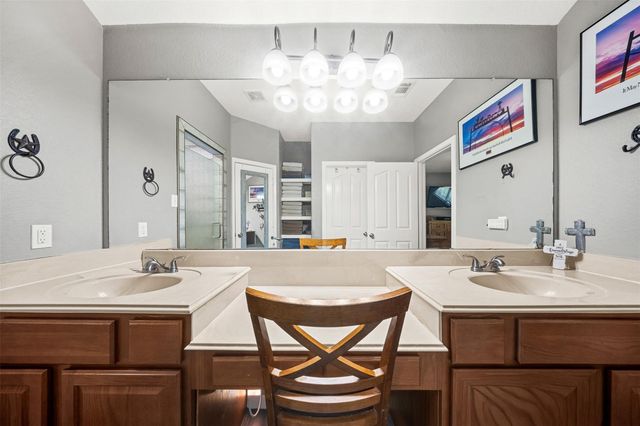 11414 Oak Springs Dr, Willis, TX 77378