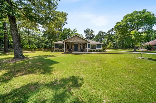 11414 Oak Springs Dr, Willis, TX 77378