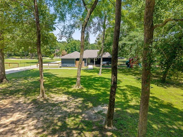 11414 Oak Springs Dr, Willis, TX 77378