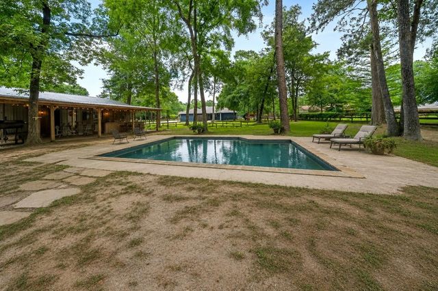 11414 Oak Springs Dr, Willis, TX 77378