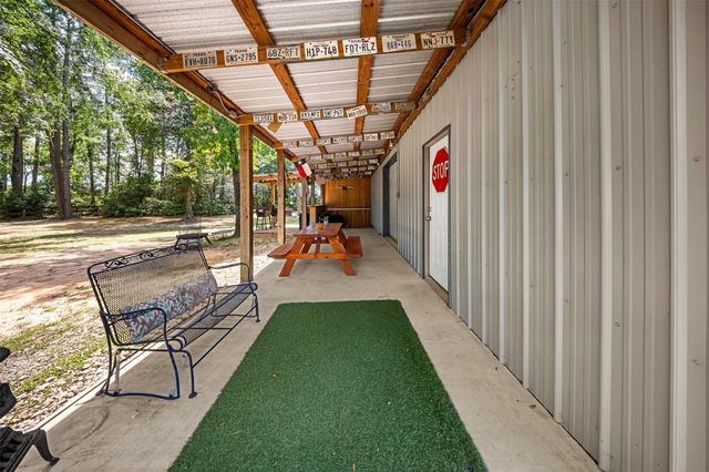 11414 Oak Springs Dr, Willis, TX 77378