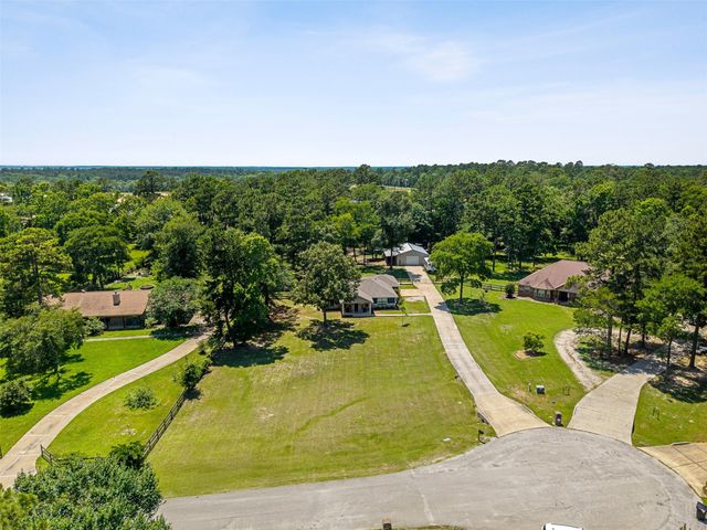 11414 Oak Springs Dr, Willis, TX 77378