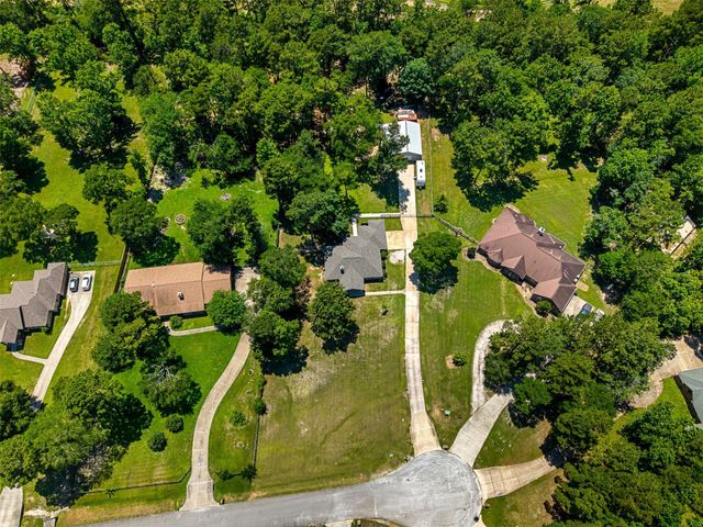 11414 Oak Springs Dr, Willis, TX 77378