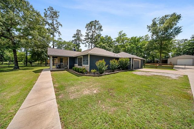 11414 Oak Springs Dr, Willis, TX 77378