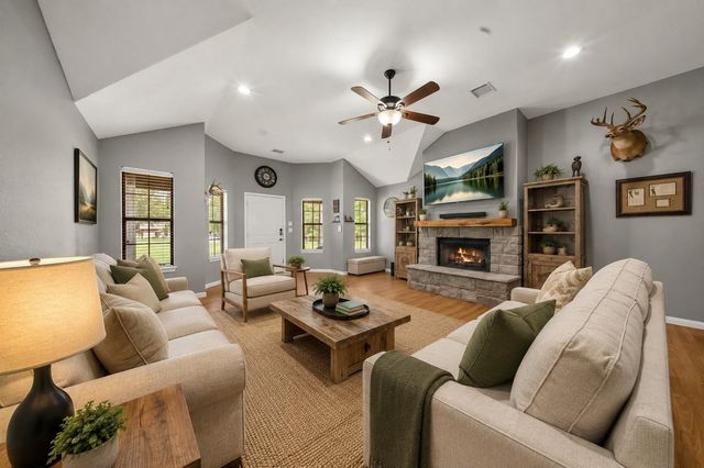 11414 Oak Springs Dr, Willis, TX 77378