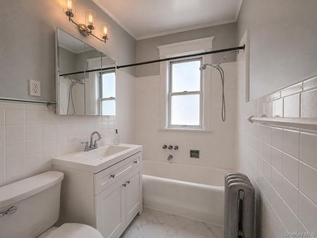 5821 69th Place 1B, Maspeth, NY 11378