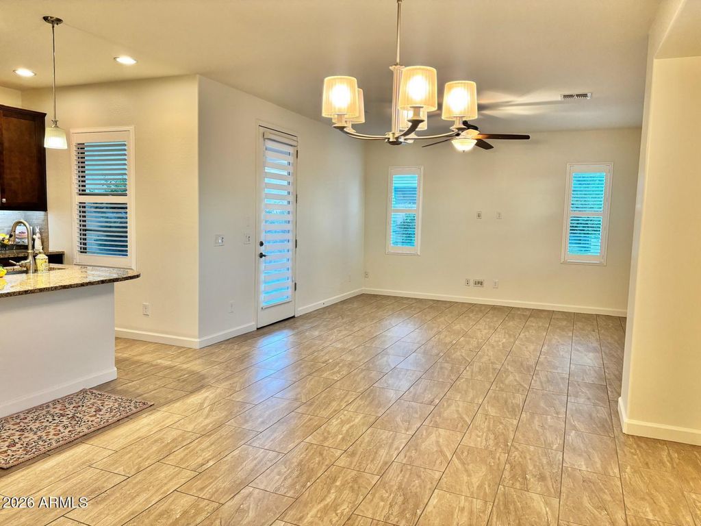 Image 11 of property listing at 4110 S GREYTHORNE Way, Chandler, AZ 85248