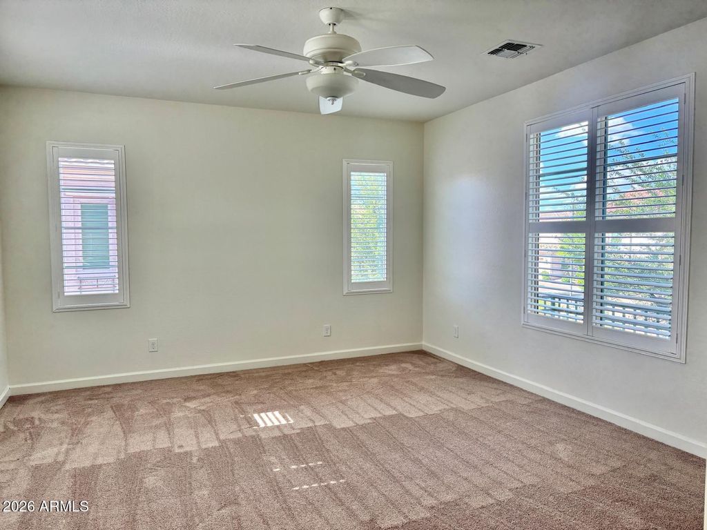 Image 19 of property listing at 4110 S GREYTHORNE Way, Chandler, AZ 85248