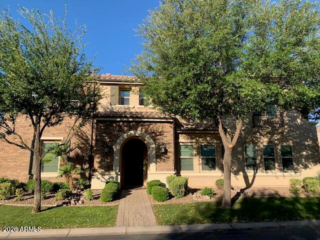 Image 2 of property listing at 4110 S GREYTHORNE Way, Chandler, AZ 85248