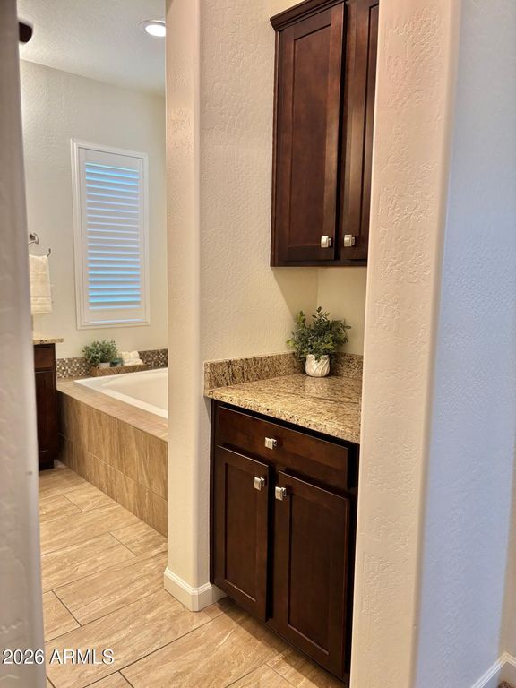 Image 26 of property listing at 4110 S GREYTHORNE Way, Chandler, AZ 85248