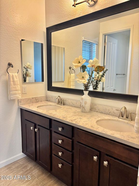 Image 29 of property listing at 4110 S GREYTHORNE Way, Chandler, AZ 85248