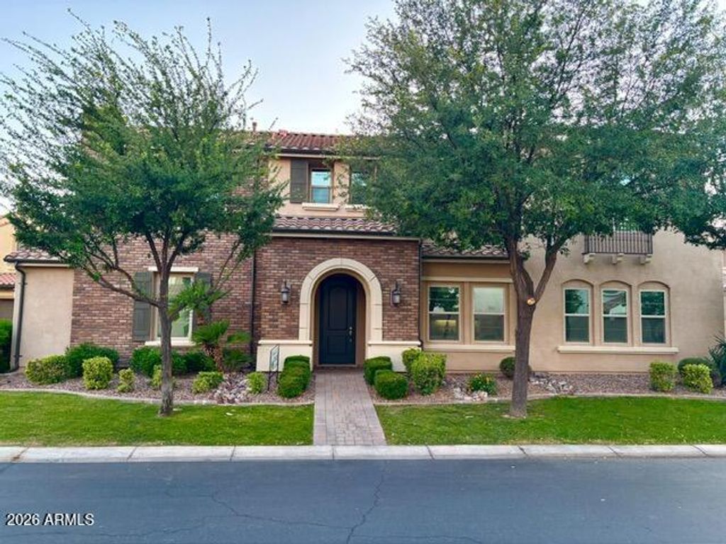 Image 3 of property listing at 4110 S GREYTHORNE Way, Chandler, AZ 85248