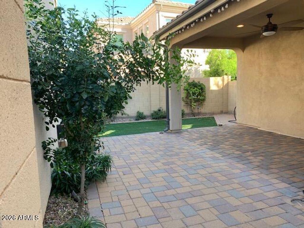Image 34 of property listing at 4110 S GREYTHORNE Way, Chandler, AZ 85248