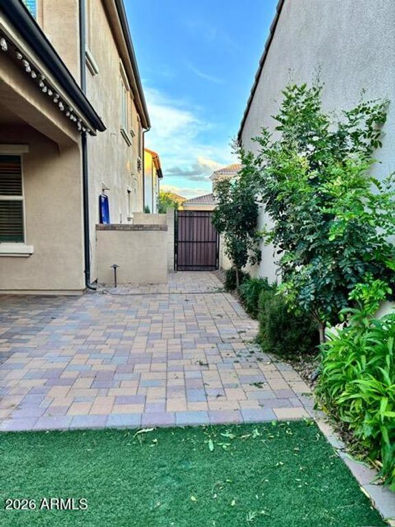 Image 36 of property listing at 4110 S GREYTHORNE Way, Chandler, AZ 85248