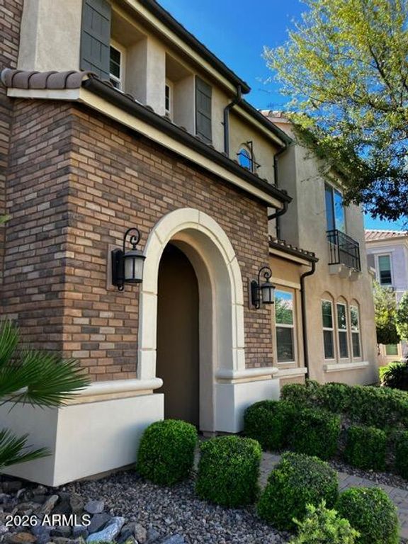 Image 5 of property listing at 4110 S GREYTHORNE Way, Chandler, AZ 85248