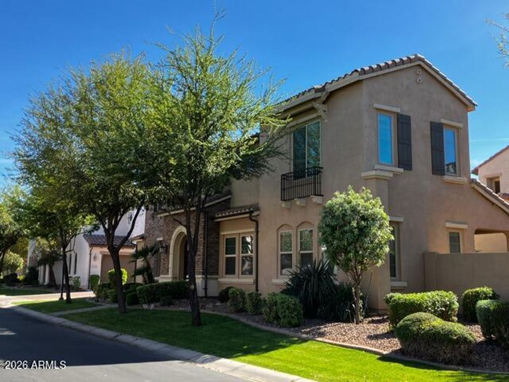 Image 7 of property listing at 4110 S GREYTHORNE Way, Chandler, AZ 85248