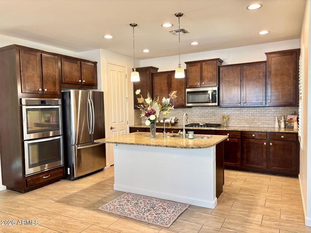 Image 9 of property listing at 4110 S GREYTHORNE Way, Chandler, AZ 85248