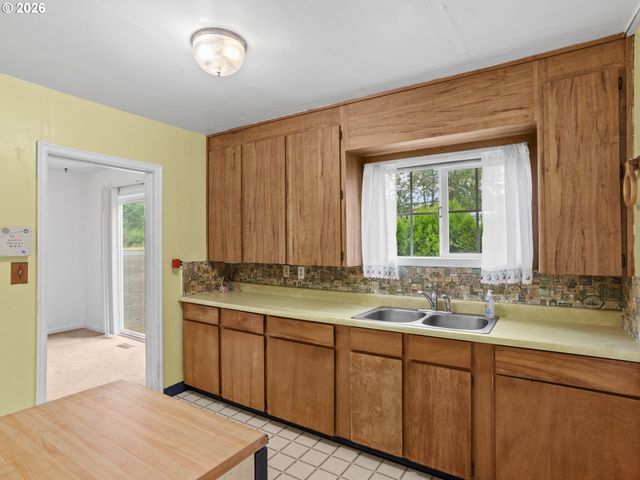 150 RIVER Ln, Gladstone, OR 97027