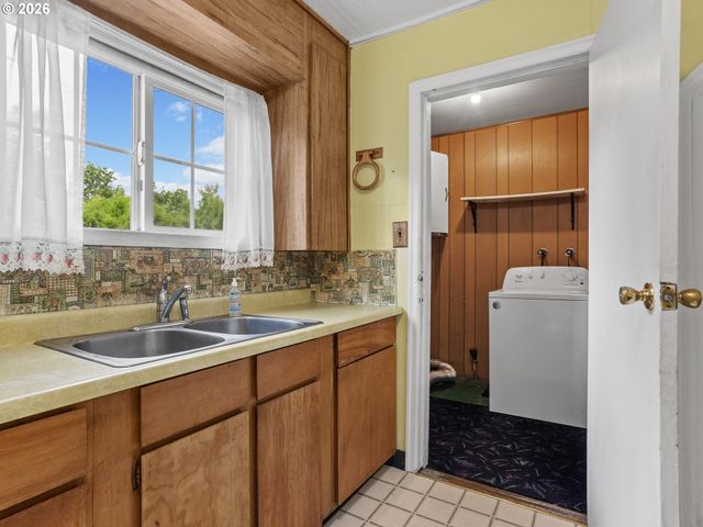 150 RIVER Ln, Gladstone, OR 97027