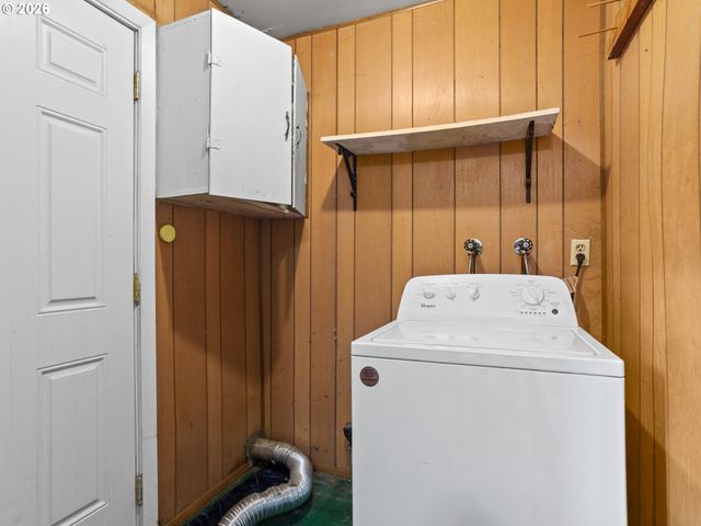 150 RIVER Ln, Gladstone, OR 97027