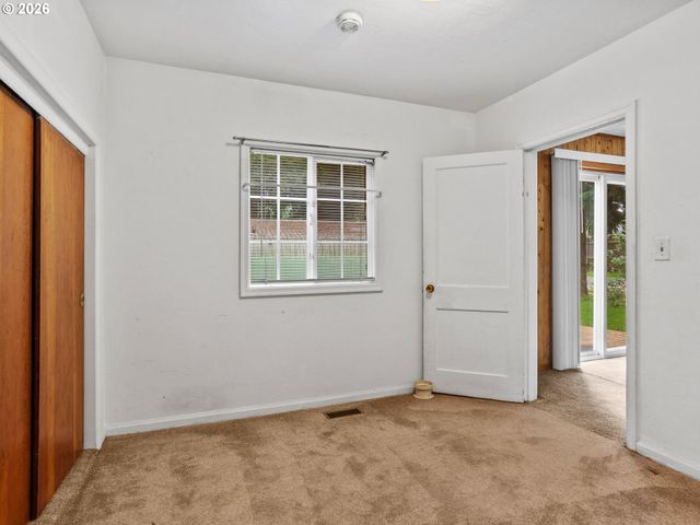 150 RIVER Ln, Gladstone, OR 97027