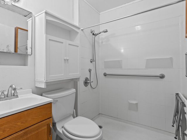 150 RIVER Ln, Gladstone, OR 97027