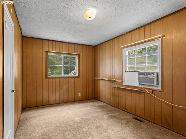 150 RIVER Ln, Gladstone, OR 97027
