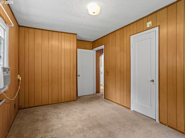 150 RIVER Ln, Gladstone, OR 97027