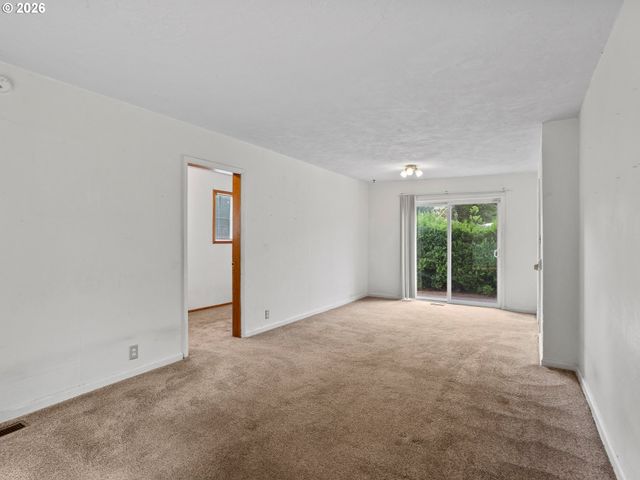 150 RIVER Ln, Gladstone, OR 97027