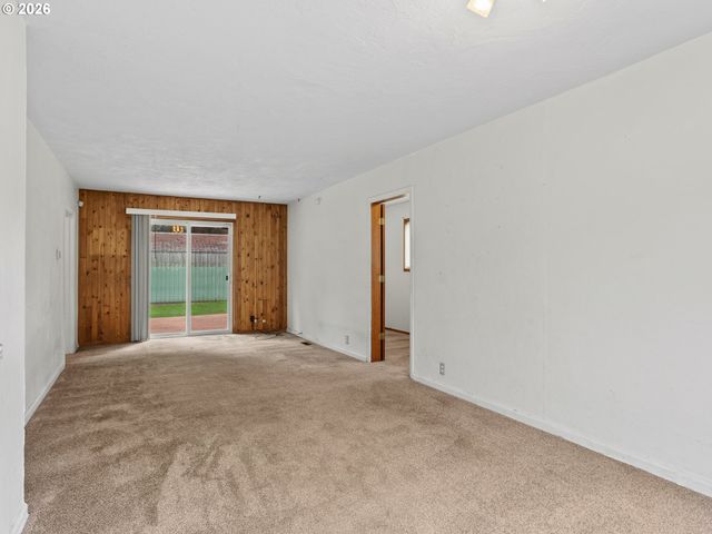 150 RIVER Ln, Gladstone, OR 97027
