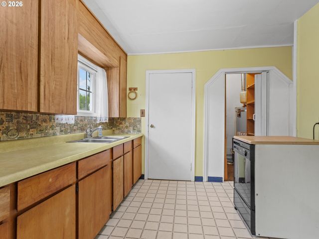 150 RIVER Ln, Gladstone, OR 97027