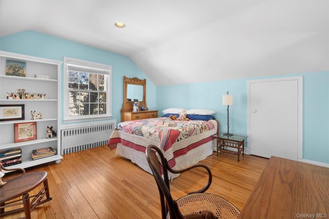 31 Bellingham Lane, Great Neck, NY 11023