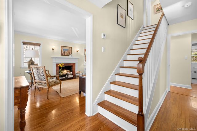 31 Bellingham Lane, Great Neck, NY 11023