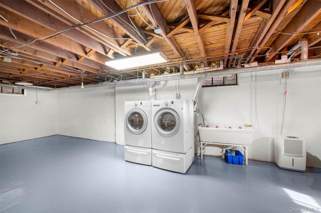 31 Bellingham Lane, Great Neck, NY 11023