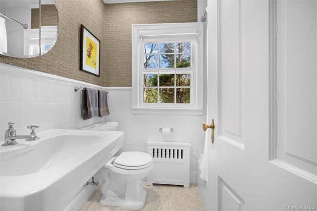 31 Bellingham Lane, Great Neck, NY 11023