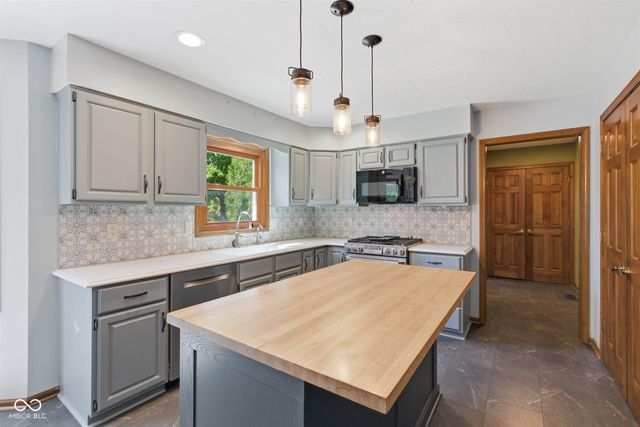 8090 Bowline Drive, Indianapolis, IN 46236