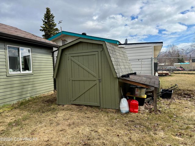 6530 E 9th Avenue, Anchorage, AK 99504