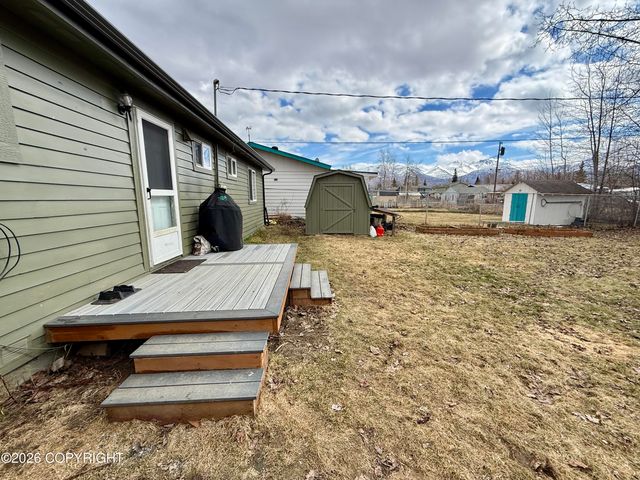 6530 E 9th Avenue, Anchorage, AK 99504