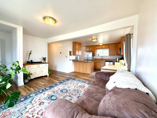 6530 E 9th Avenue, Anchorage, AK 99504