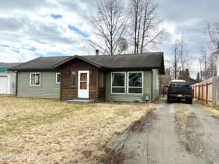 6530 E 9th Avenue, Anchorage, AK 99504