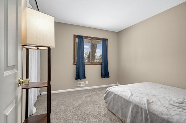 814 Fireside Drive, Apple Valley, MN 55124