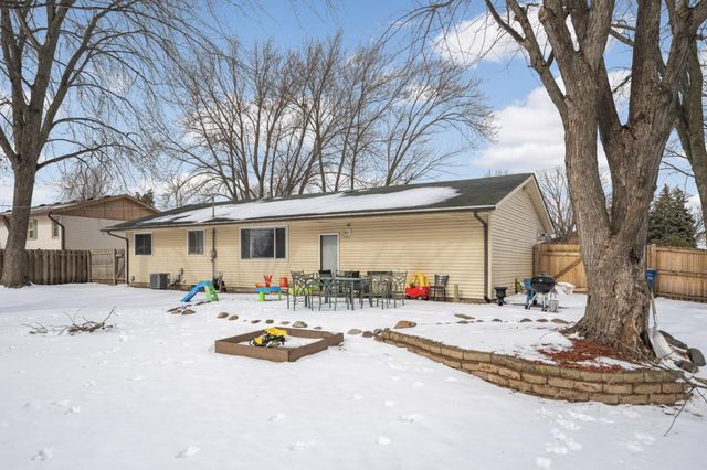814 Fireside Drive, Apple Valley, MN 55124