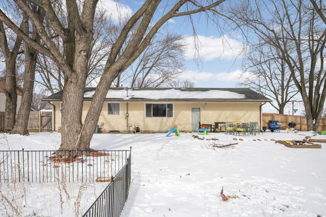 814 Fireside Drive, Apple Valley, MN 55124