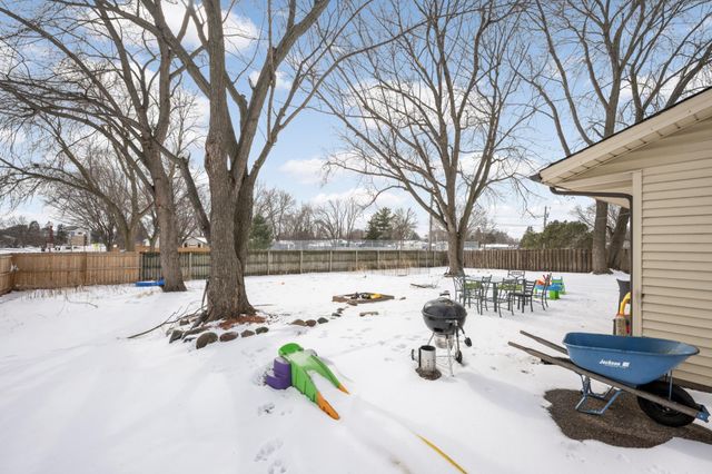 814 Fireside Drive, Apple Valley, MN 55124