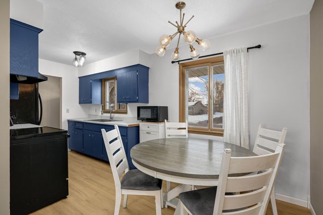 814 Fireside Drive, Apple Valley, MN 55124