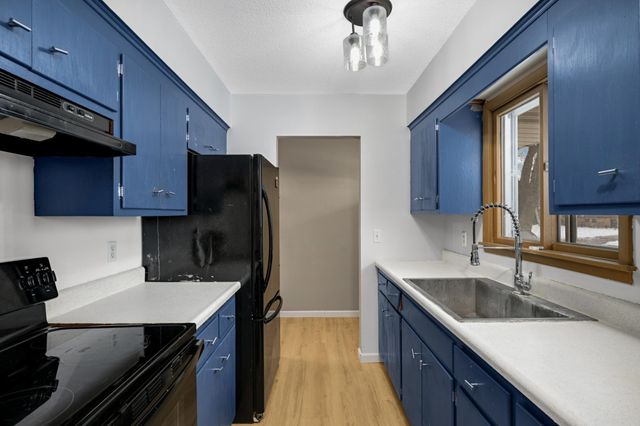 814 Fireside Drive, Apple Valley, MN 55124