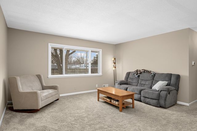 814 Fireside Drive, Apple Valley, MN 55124