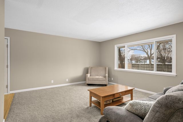 814 Fireside Drive, Apple Valley, MN 55124