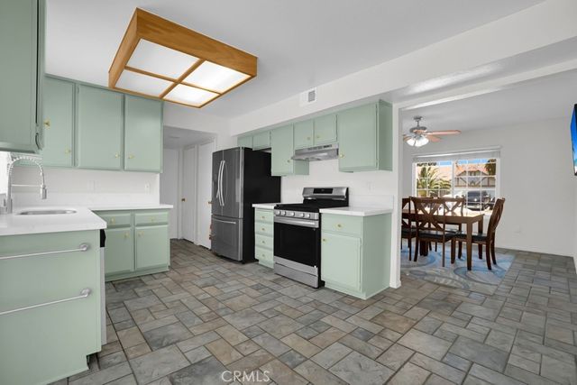 1712 Woodbridge, Palmdale, CA 93550