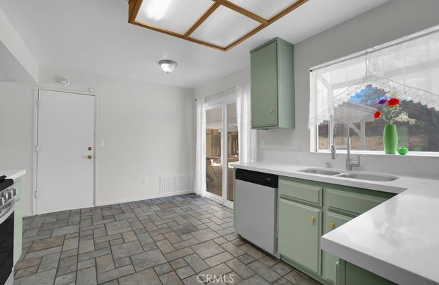 1712 Woodbridge, Palmdale, CA 93550